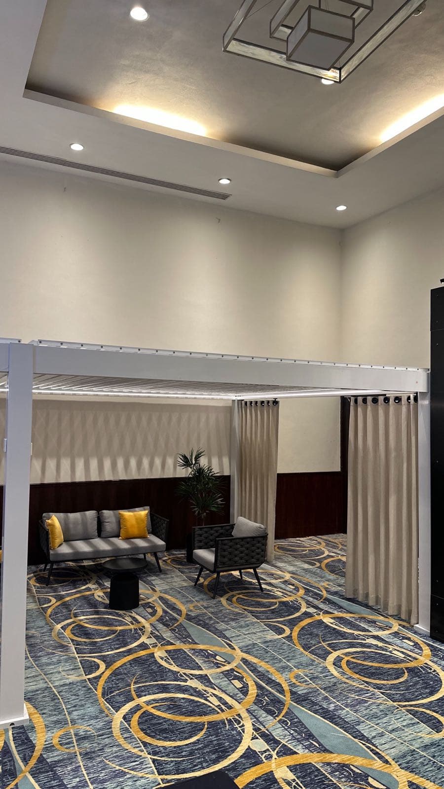 Exterior premium con pérgola y sombra todo el año